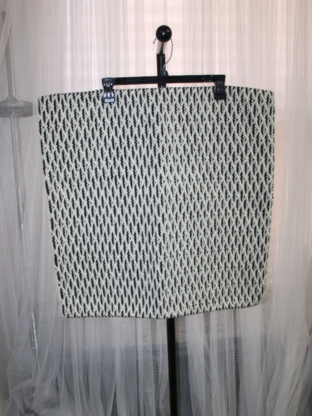 Williams Sonoma Textured Diamond Weave Pillow Cover.  Sz. 24